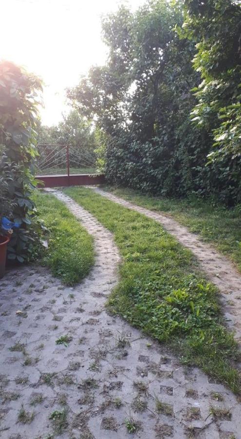 Kerekparos Es Zarandok Vendeghaz Villa Apostag Exterior photo