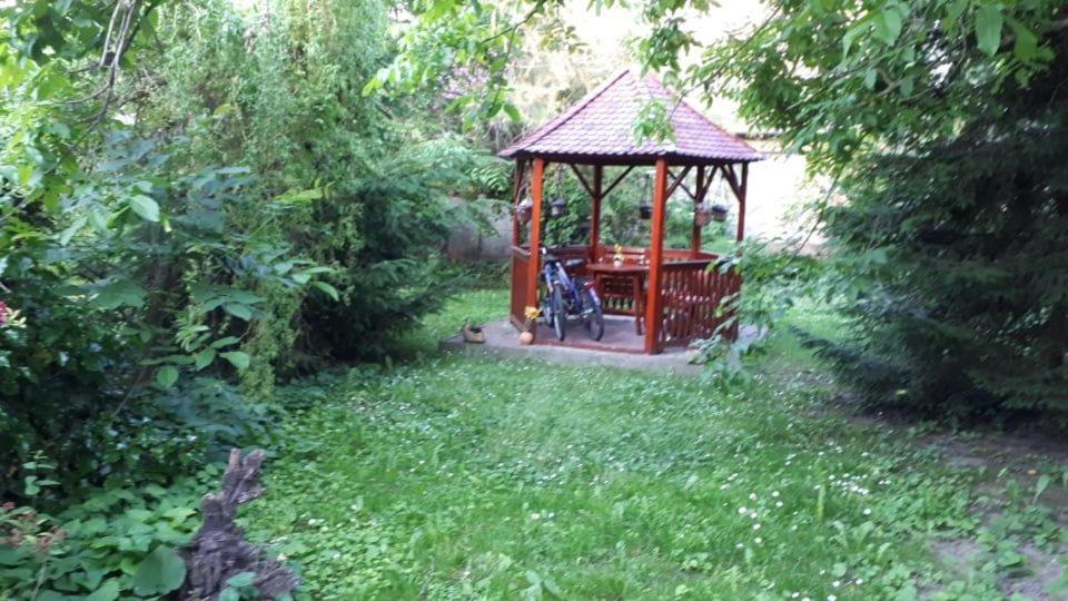 Kerekparos Es Zarandok Vendeghaz Villa Apostag Exterior photo